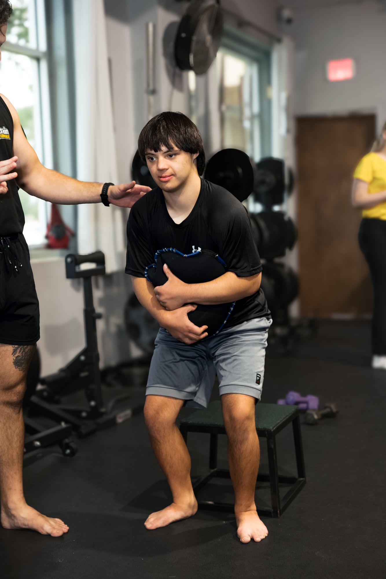An athlete between sets, coach close by